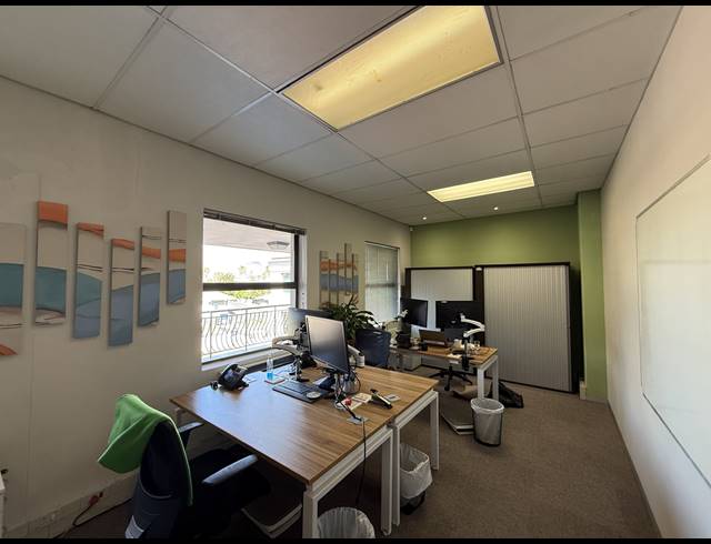 410M² OFFICE TO LET IN TOKAI
